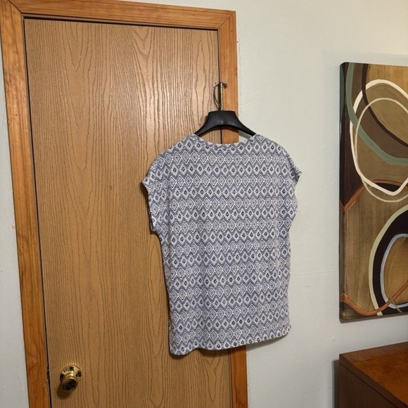 Orvis Medium Multi-Color w/Geometric Print Cap Sleeve V-Neck Knit Top - EUC - Picture 2 of 5